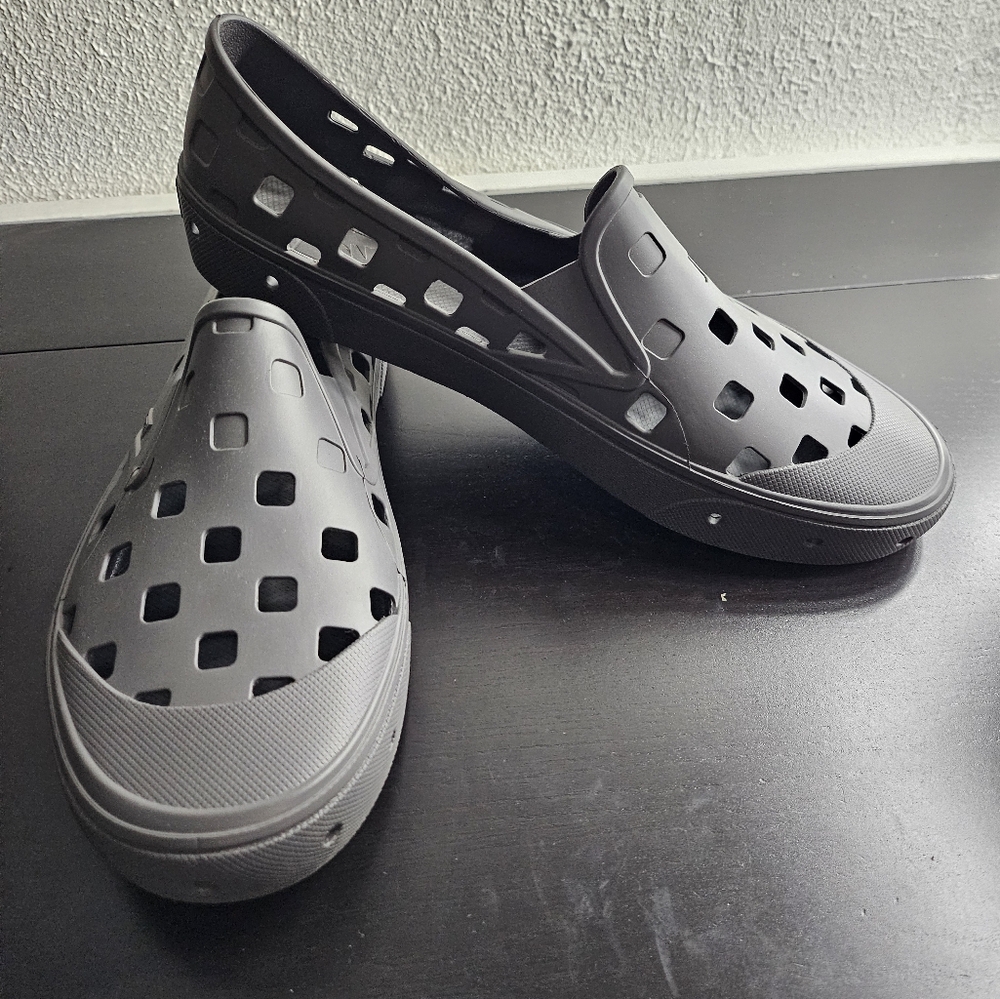 Vans TRK slip on